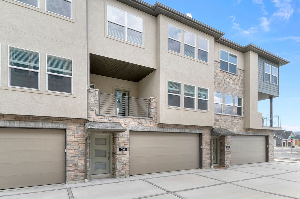 Photo of 554 N BUFFALO GRASS LN, Lindon, UT 84042 (MLS # 2148043)