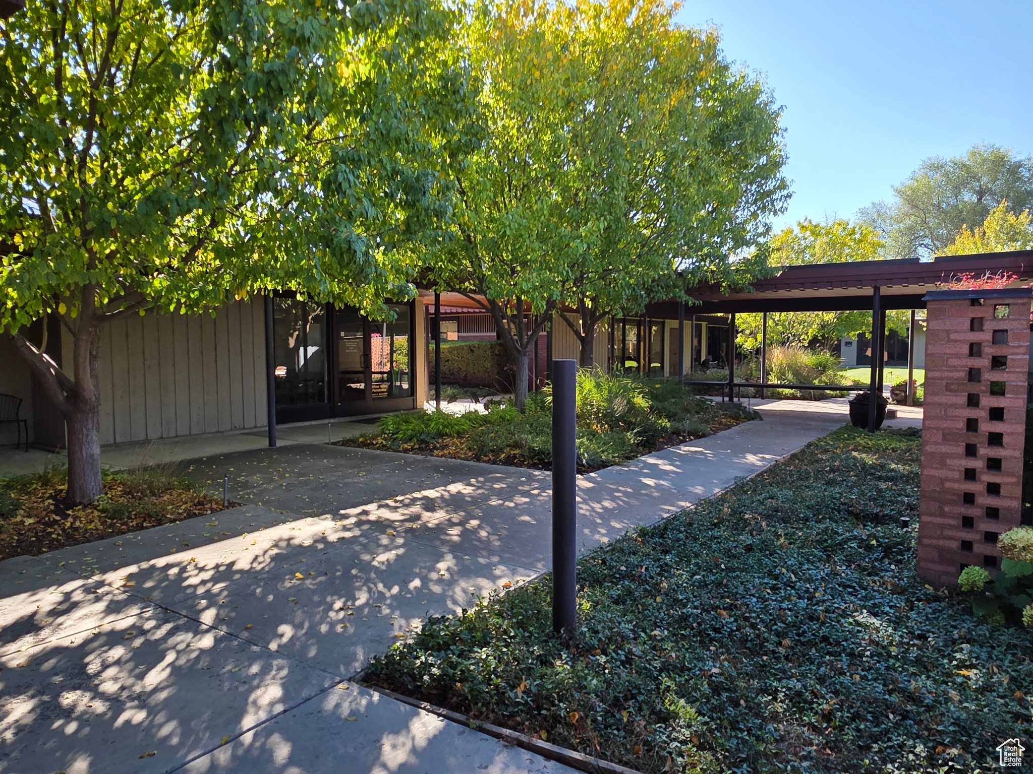 PROFESSIONAL PLAZA - Commercial Sale