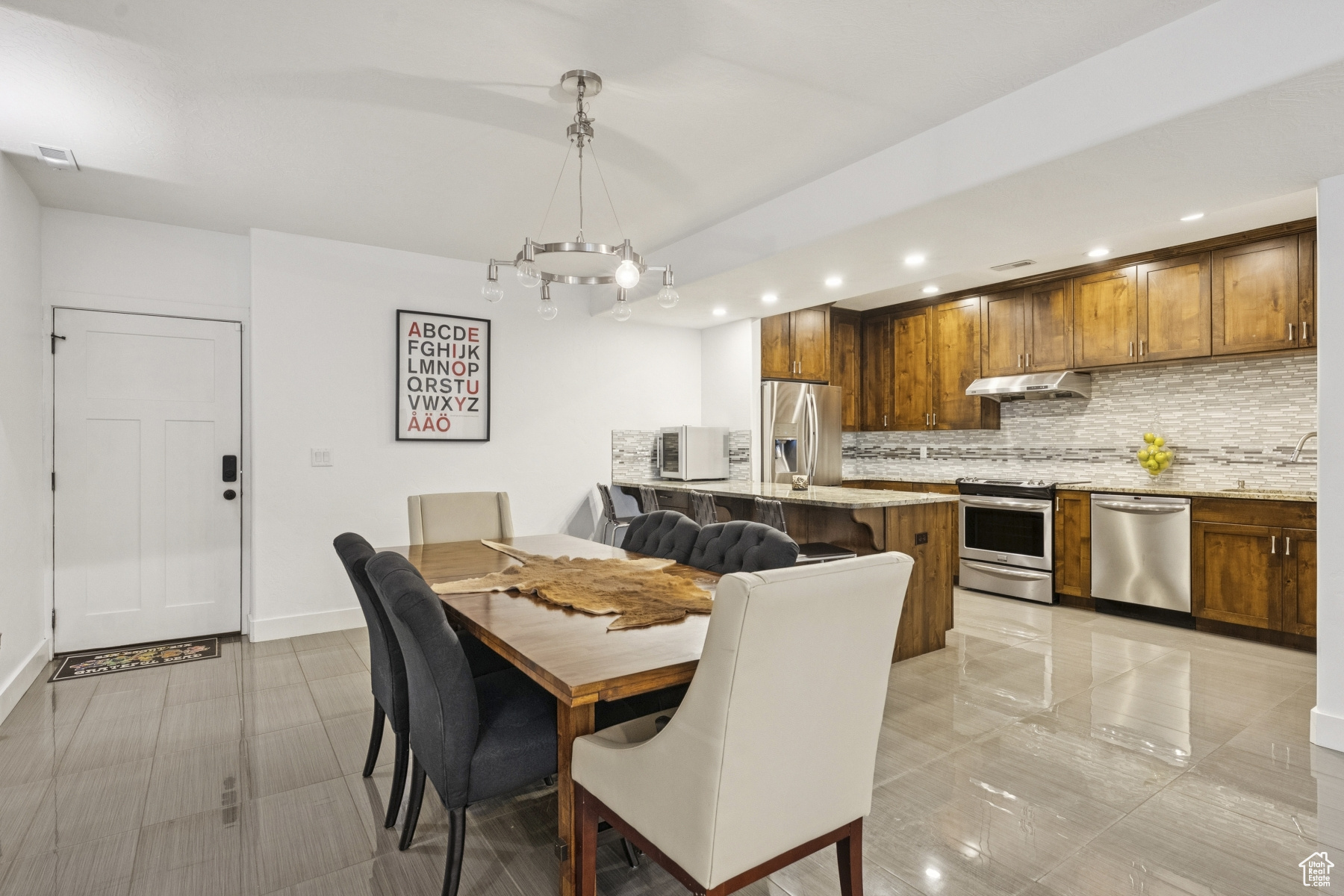 FARMINGTON MANORS - Residential