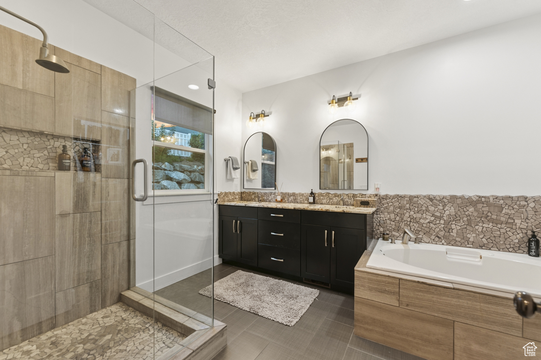 FARMINGTON MANORS - Residential
