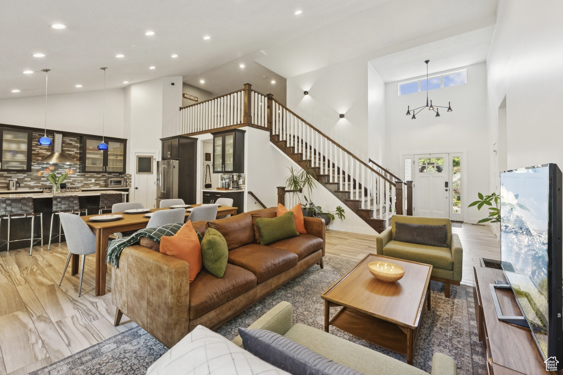 FARMINGTON MANORS - Residential