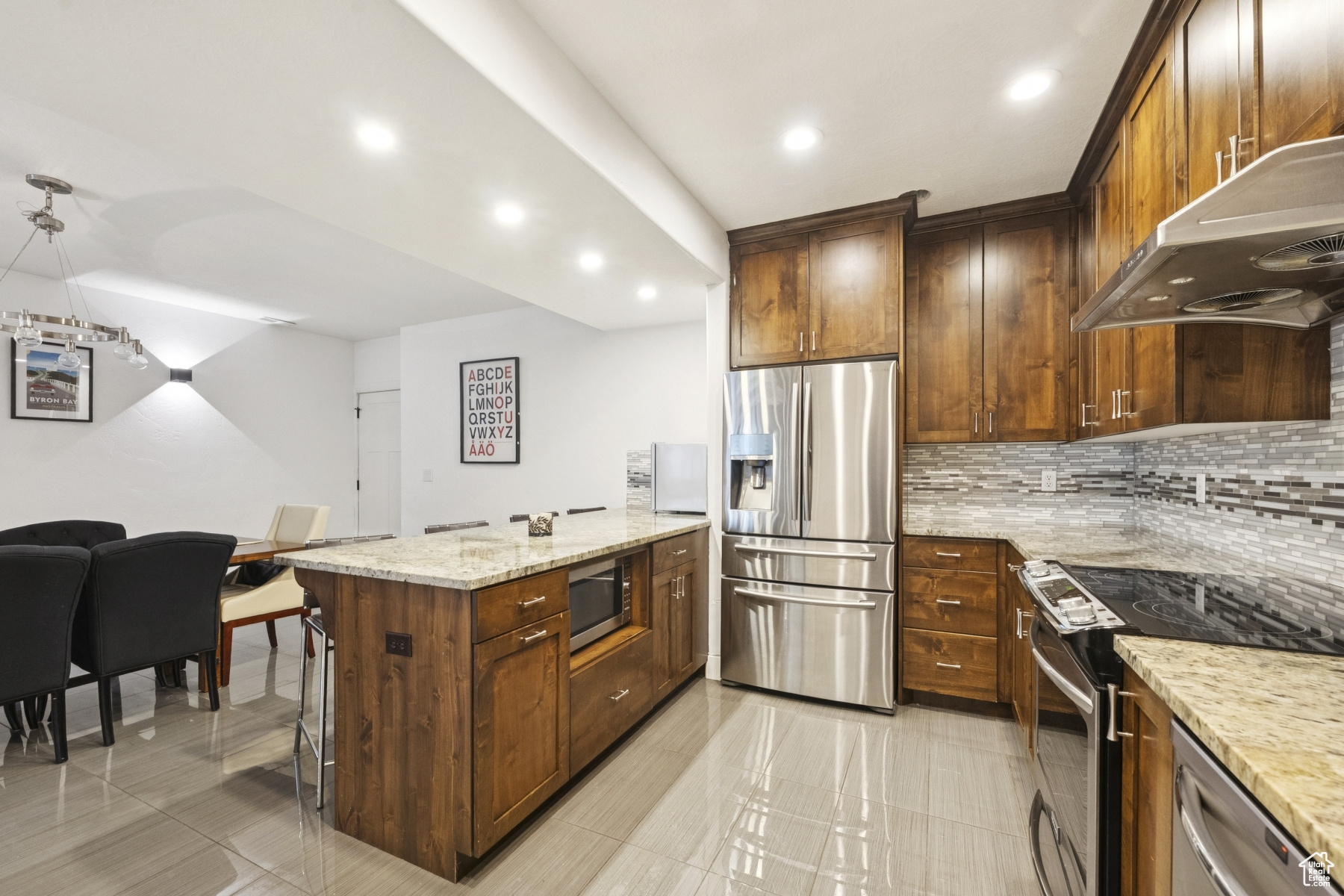 FARMINGTON MANORS - Residential