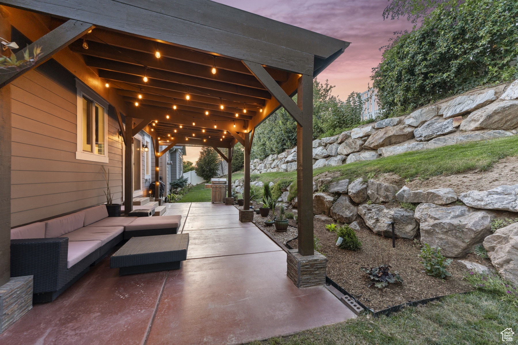 FARMINGTON MANORS - Residential
