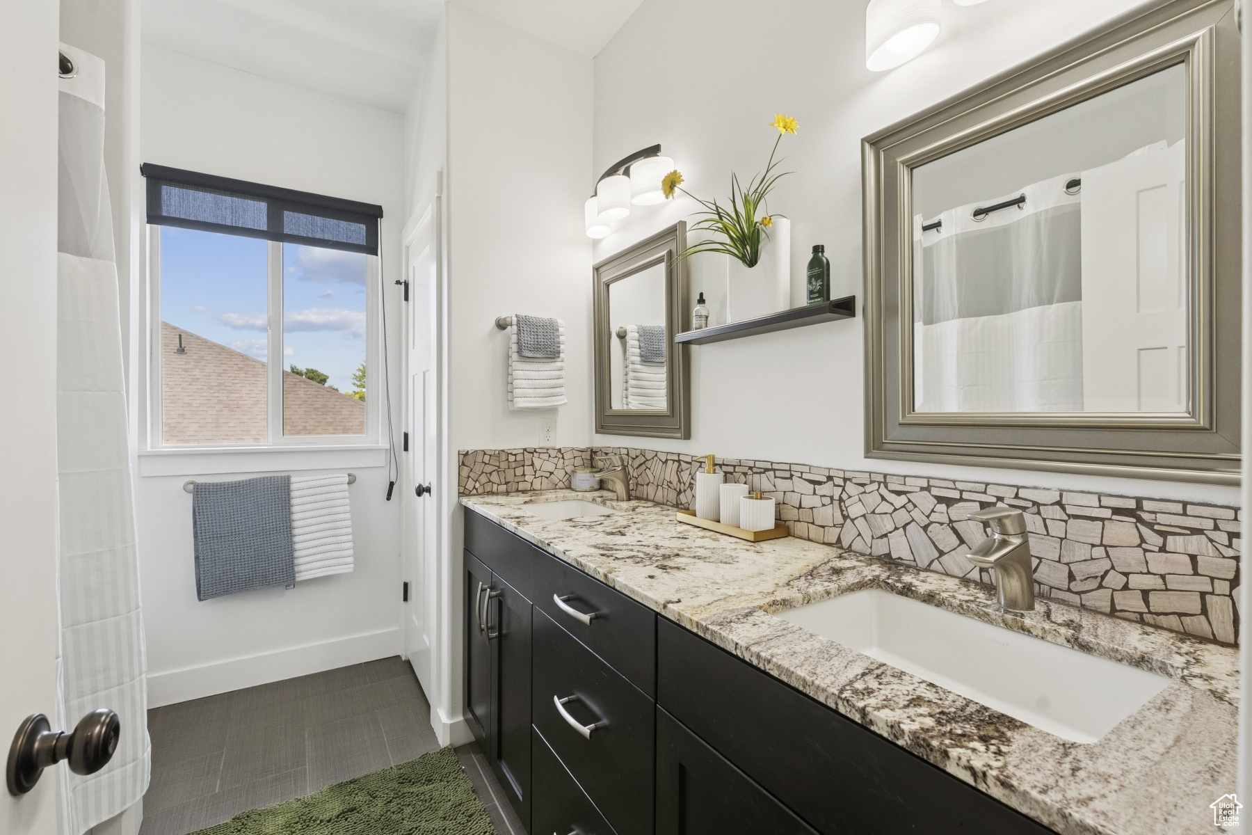 FARMINGTON MANORS - Residential