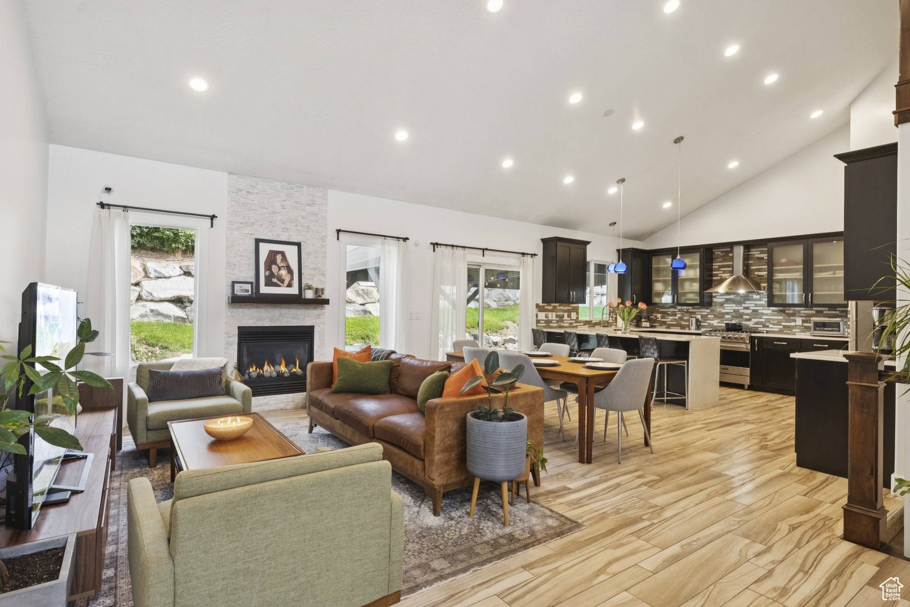 FARMINGTON MANORS - Residential