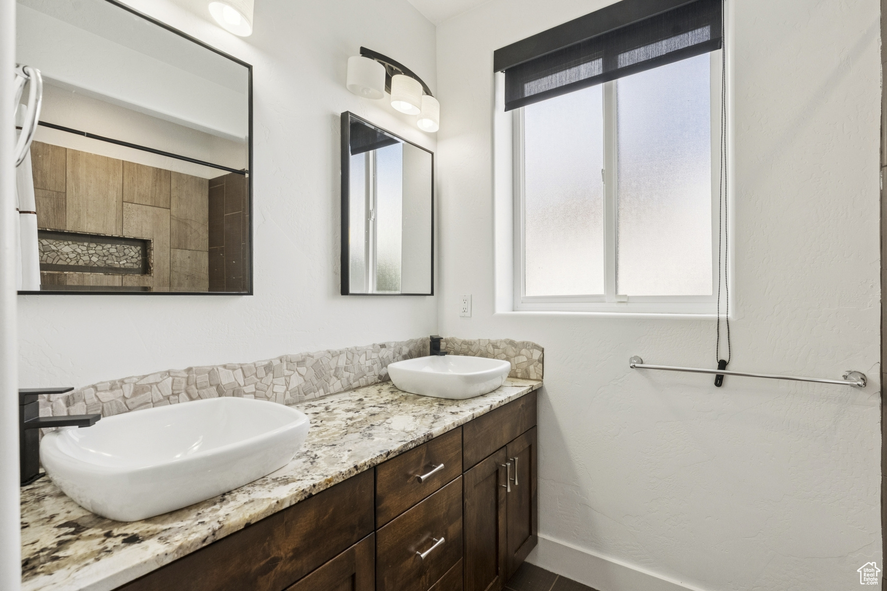 FARMINGTON MANORS - Residential