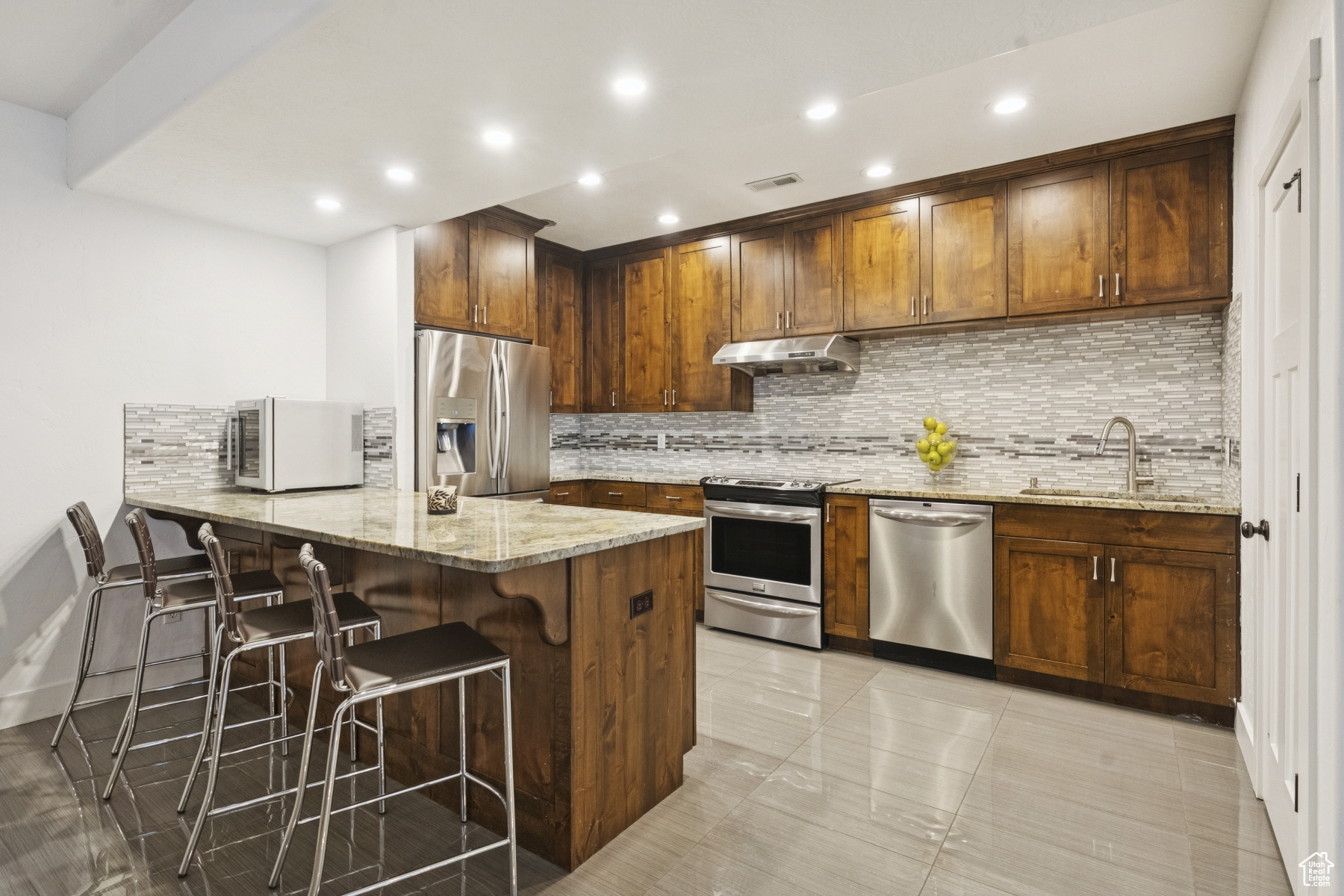 FARMINGTON MANORS - Residential