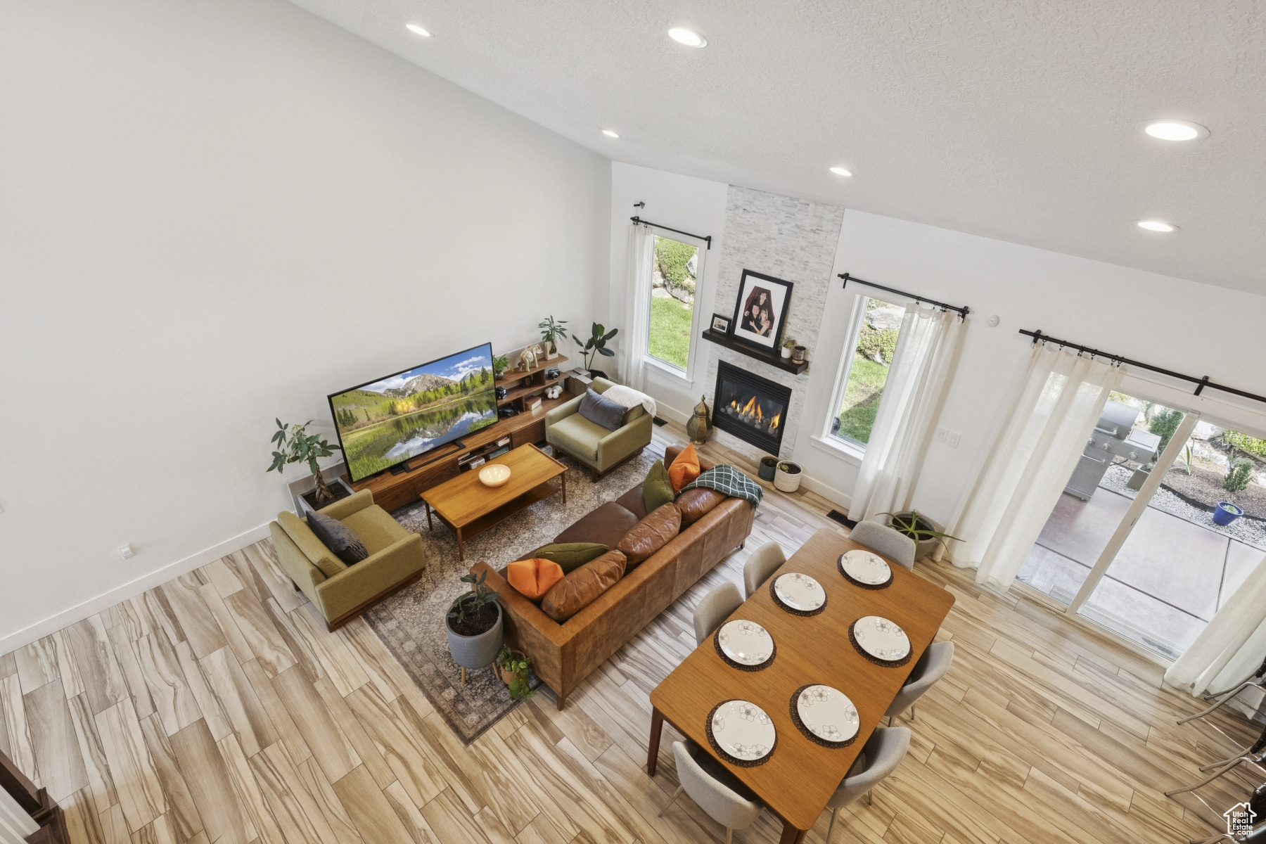 FARMINGTON MANORS - Residential