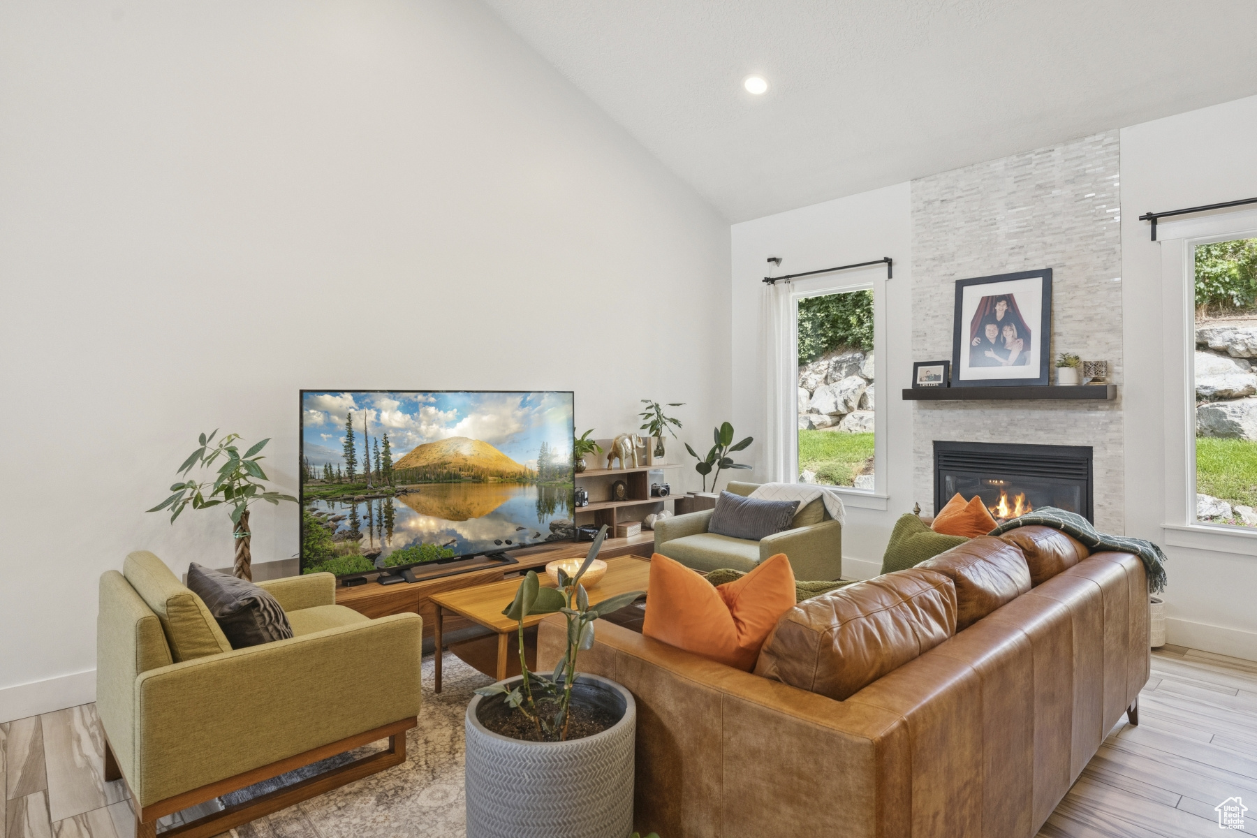 FARMINGTON MANORS - Residential
