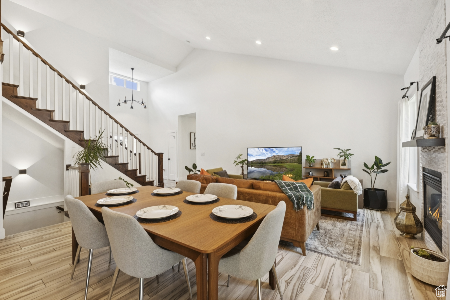 FARMINGTON MANORS - Residential