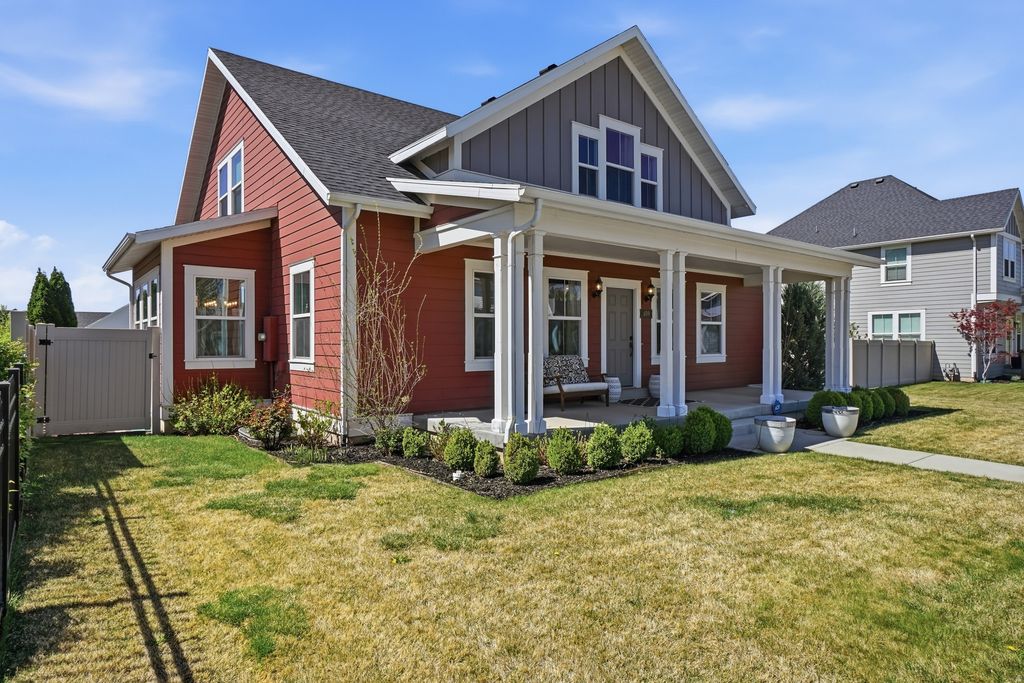 Photo of 409 N HILL FARMS LN, Kaysville, UT 84037 (MLS # 2149156)