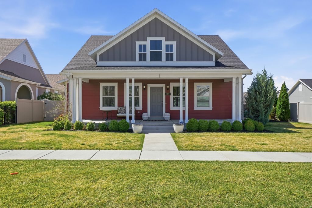 Photo of 409 N HILL FARMS LN, Kaysville, UT 84037 (MLS # 2149156)