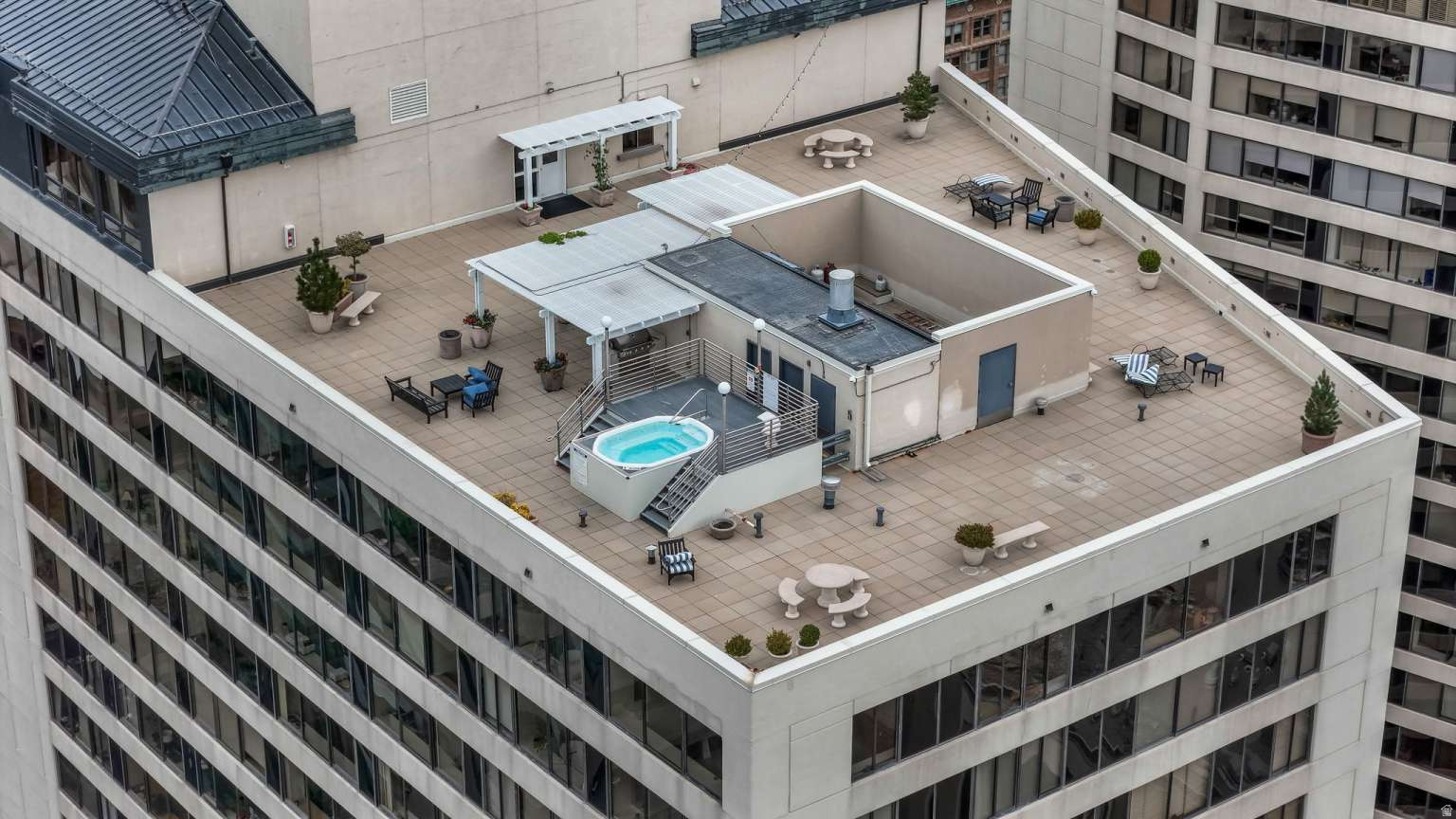 AMERICAN TOWERS CONDM - Residential