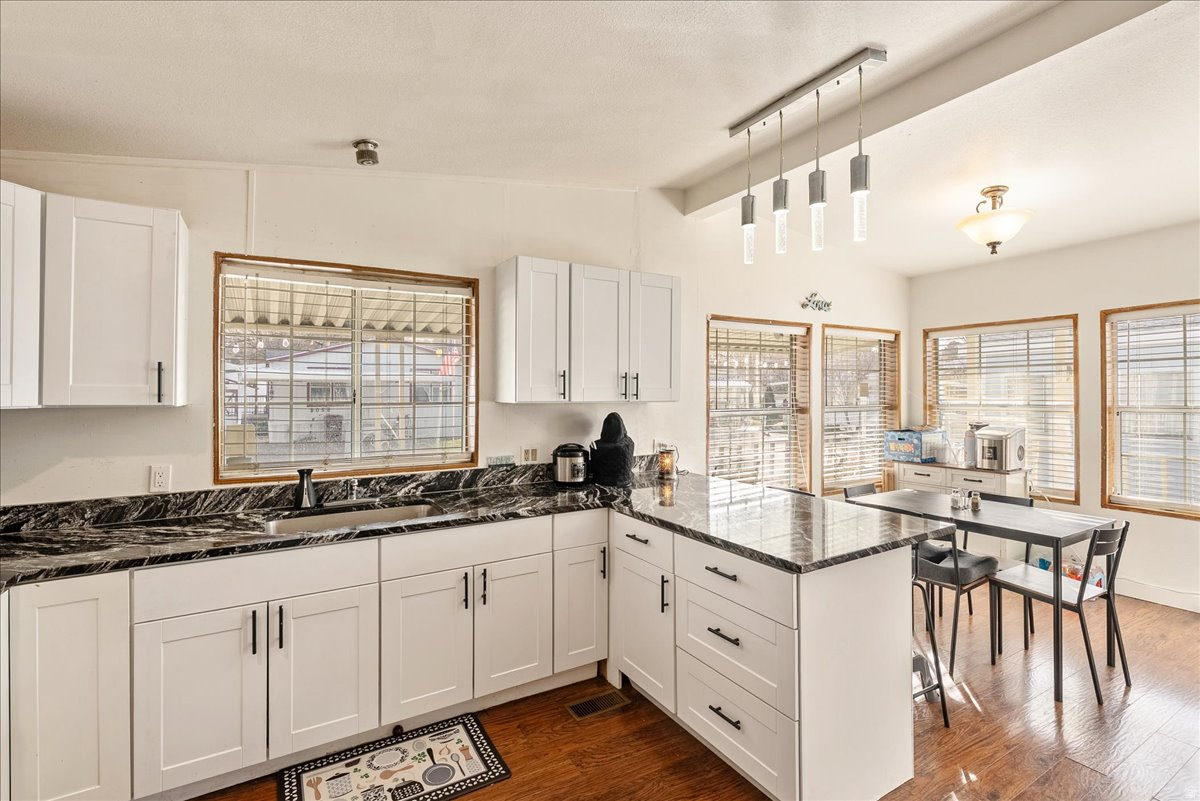 COUNTRY CLUB ESTATES - Residential