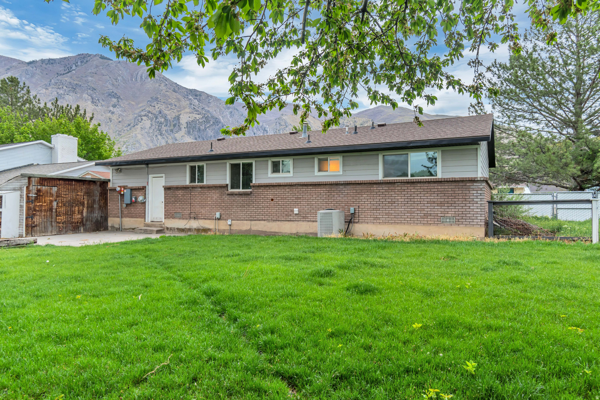 LESLIE - Residential
