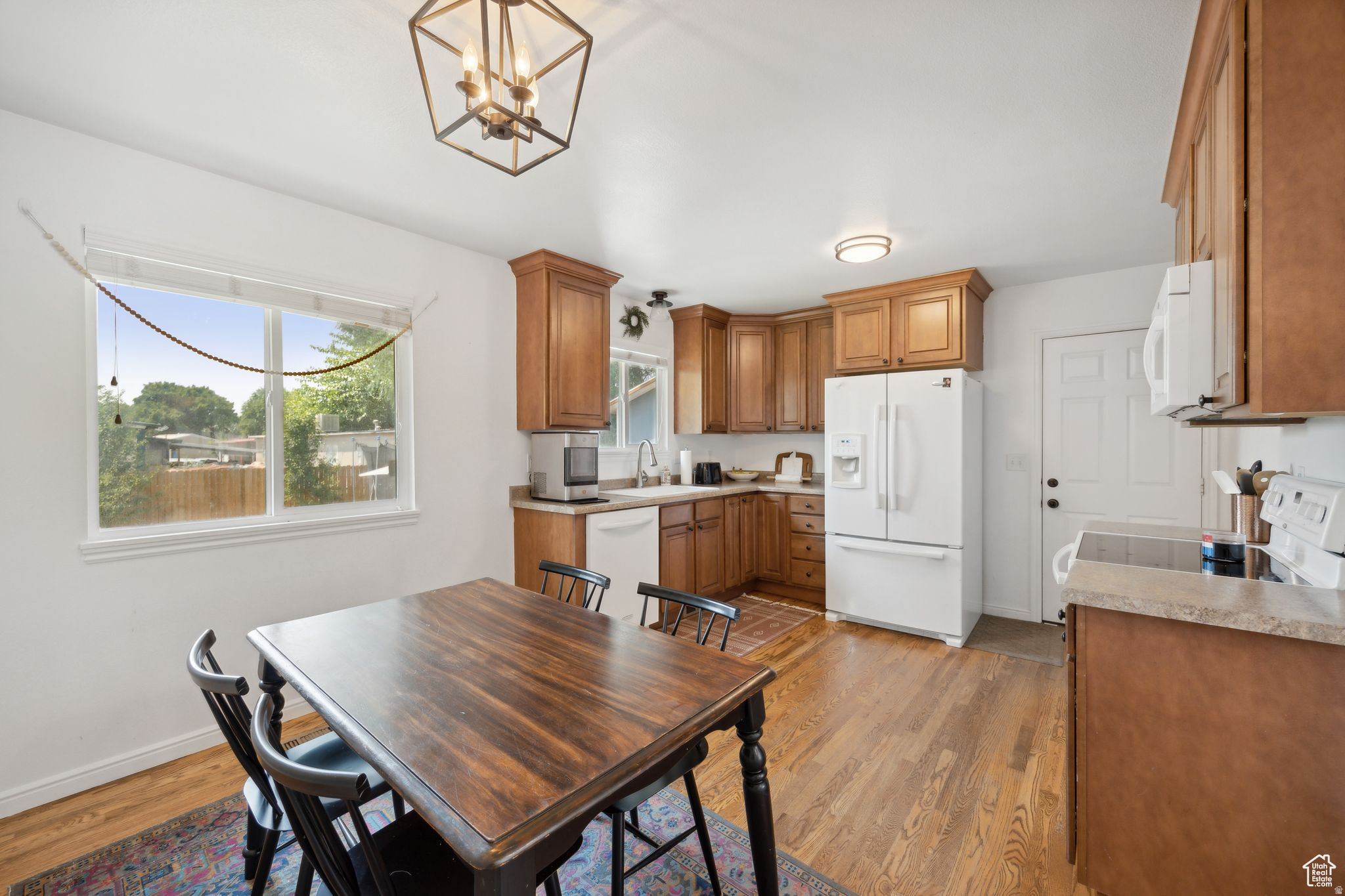 LESLIE - Residential