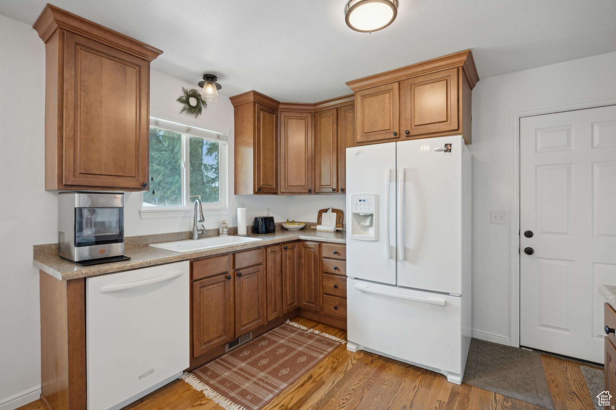LESLIE - Residential