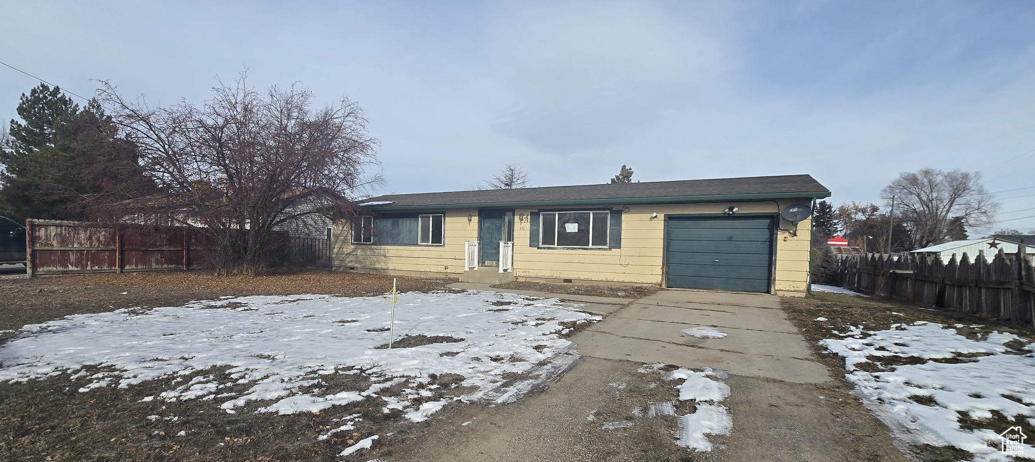 Home w/Many Possibilities. Bank Approved Short Sale. Agent has Direct line to Asset Manager. All offers will have a response within 1-2 business days. No offers will be reviewed for the first 7-days so please submit Highest and Best.