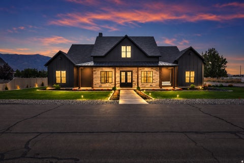 Photo of 501 W 2300 S, Richfield, UT 84701 (MLS # 2185885)