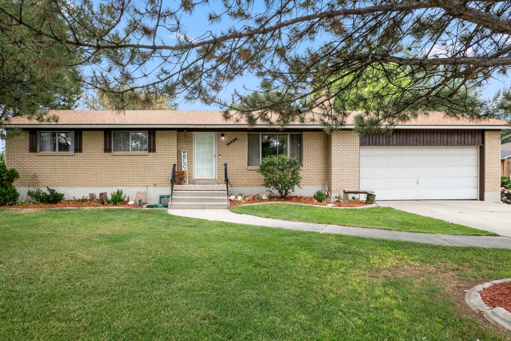 Photo of 13333 S 2900 W, Riverton, UT 84065 (MLS # 2174553)