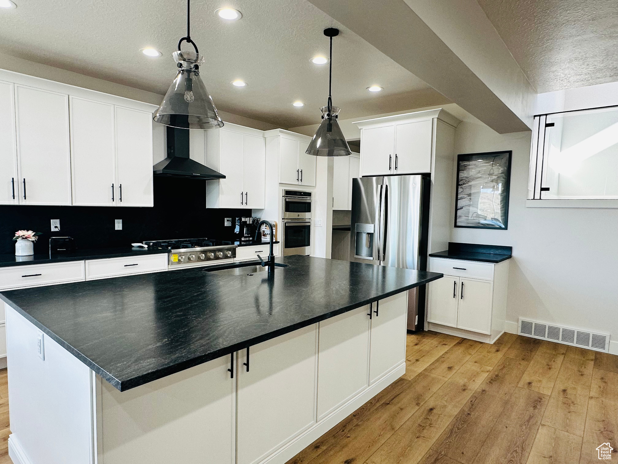 2747 S Country Club Way, Garden City, Utah image 10