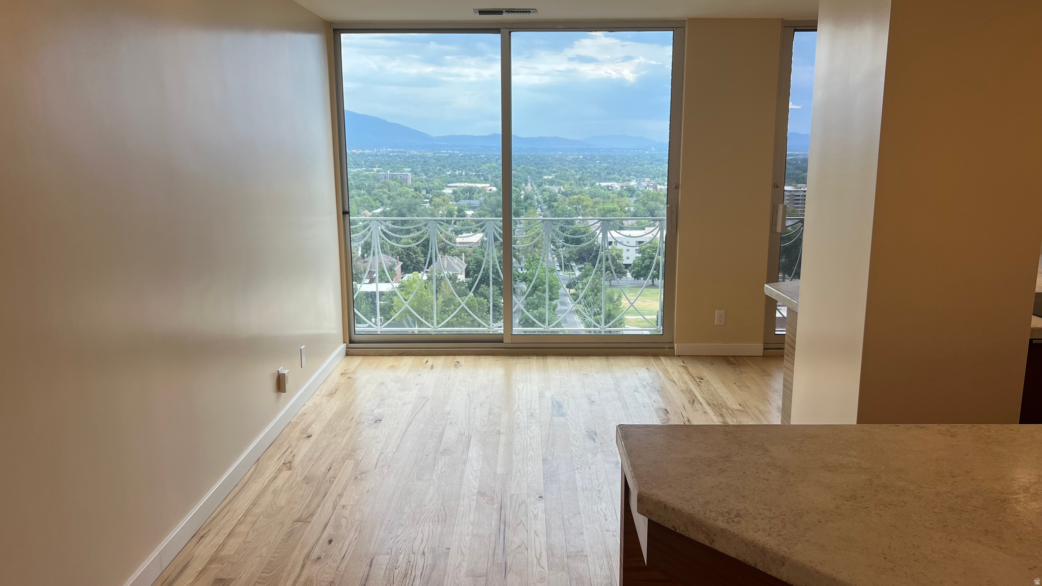 BONNEVILLE TOWER - Residential