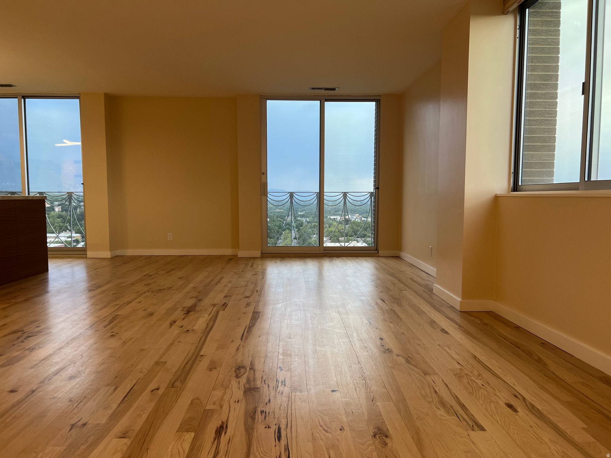 BONNEVILLE TOWER - Residential