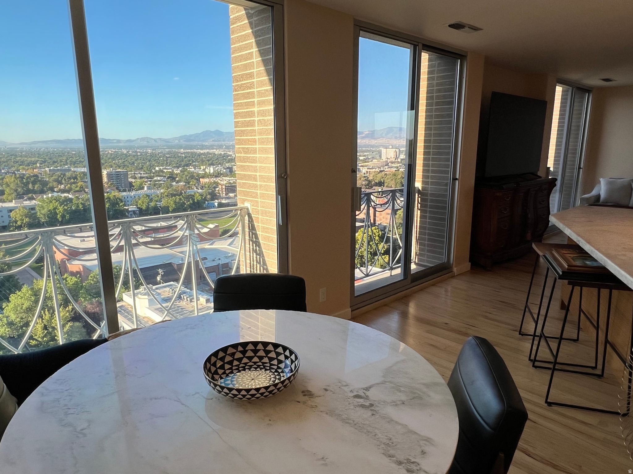 BONNEVILLE TOWER - Residential