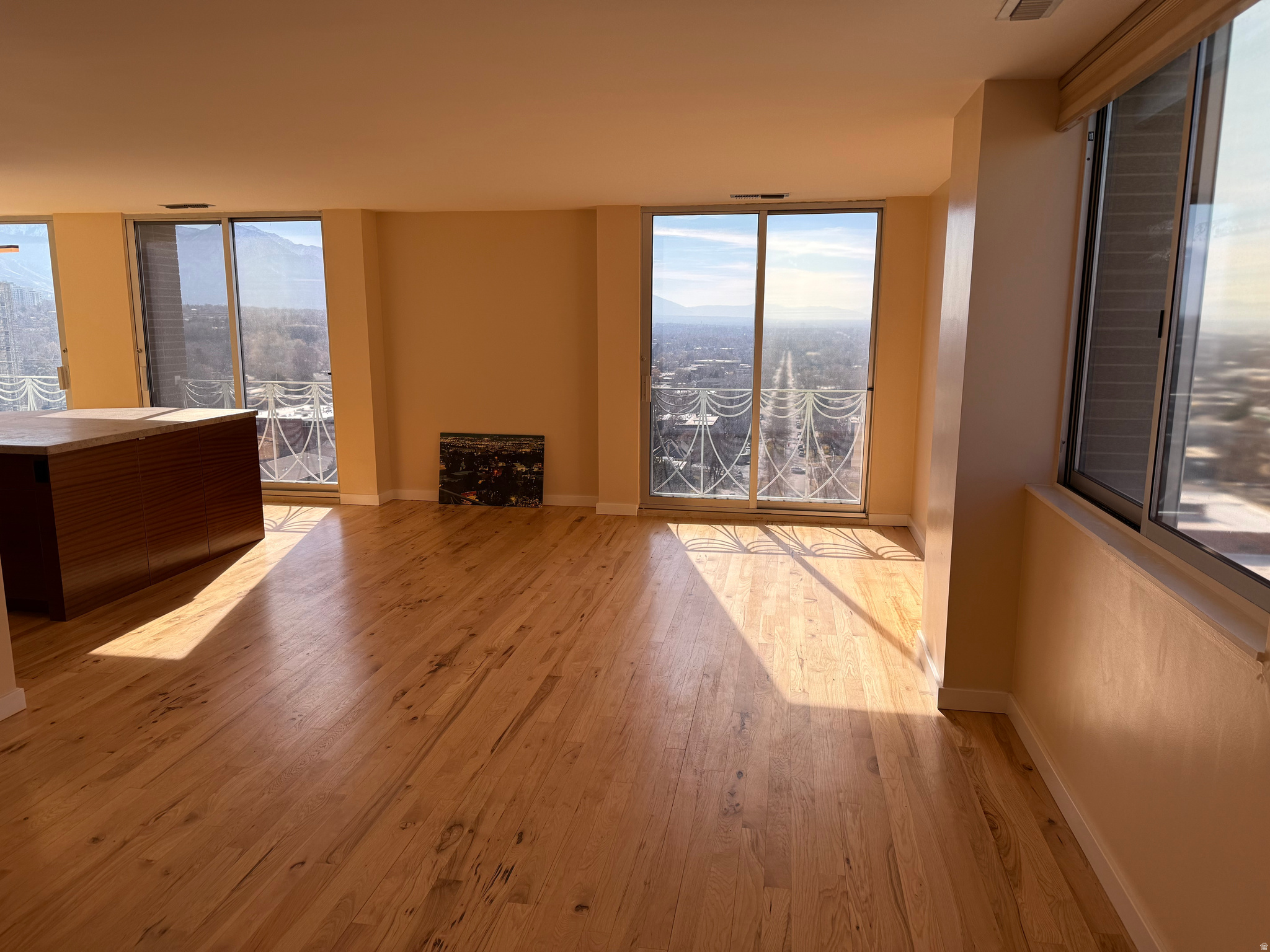 BONNEVILLE TOWER - Residential