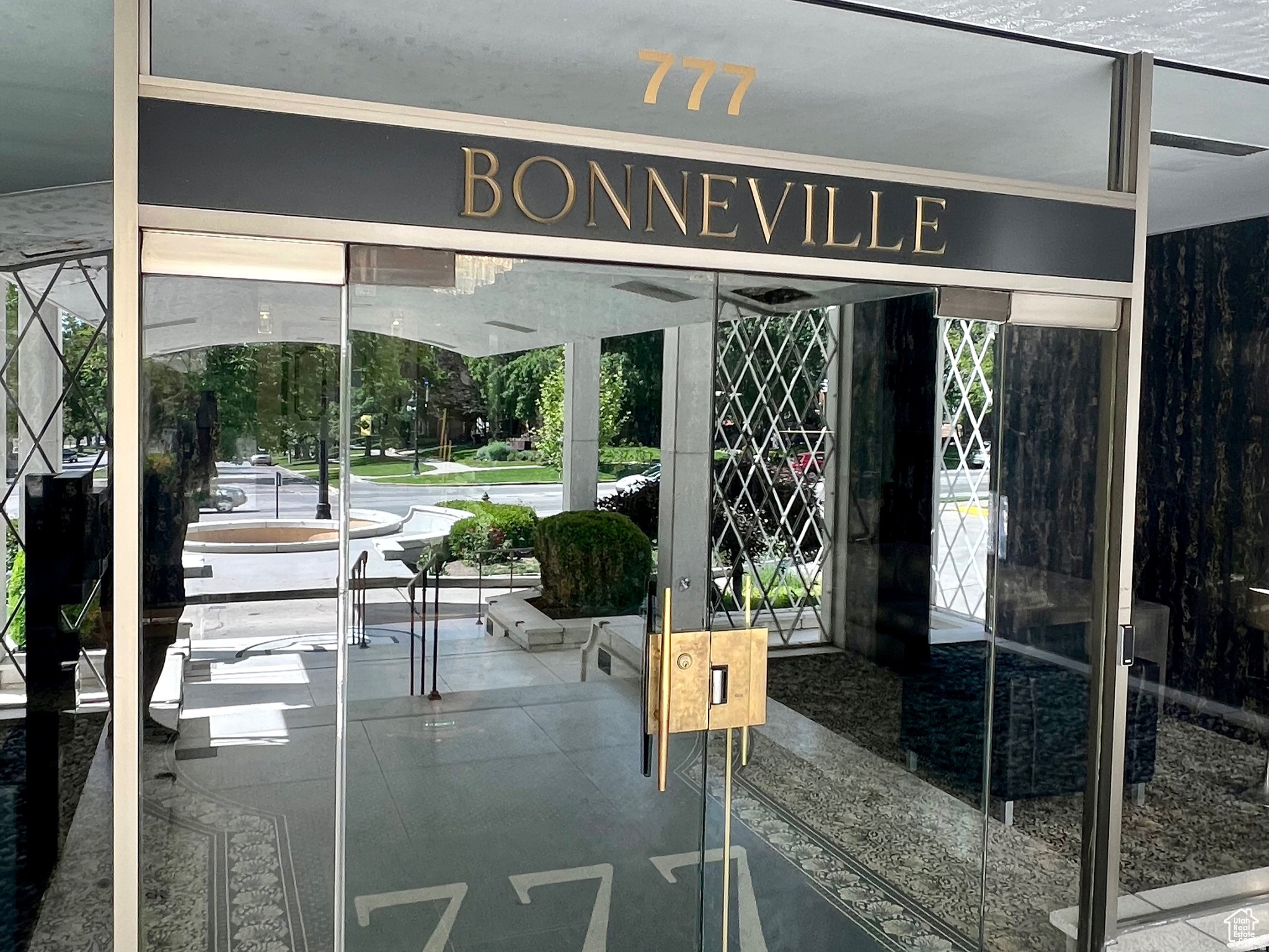 BONNEVILLE TOWER - Residential