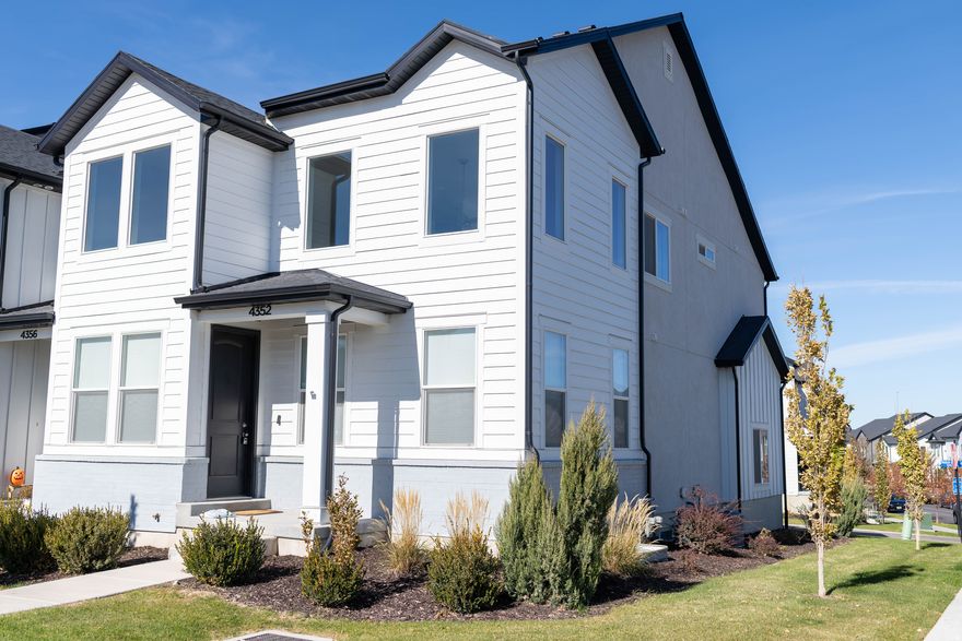 Like new townhome being used as a second home!! Perfect location minutes from Mountain View Village, Bangerter Highway, and walking distance to elementary school and high school. All furniture, art, and household supplies are can be included with a full price offer. This home is ready to move in!!  Schedule your showing today!