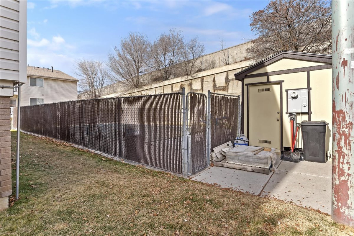 SHERWOOD OAKS CONDOS - Residential