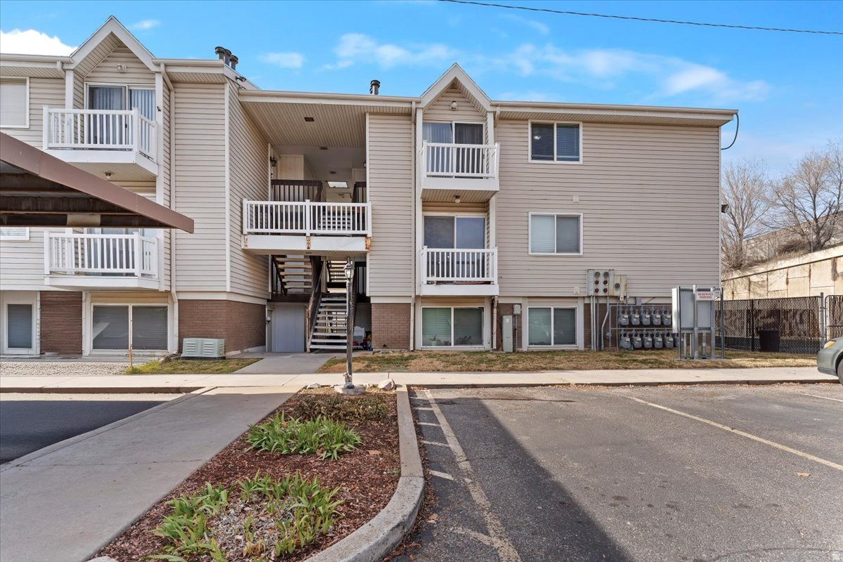 SHERWOOD OAKS CONDOS - Residential