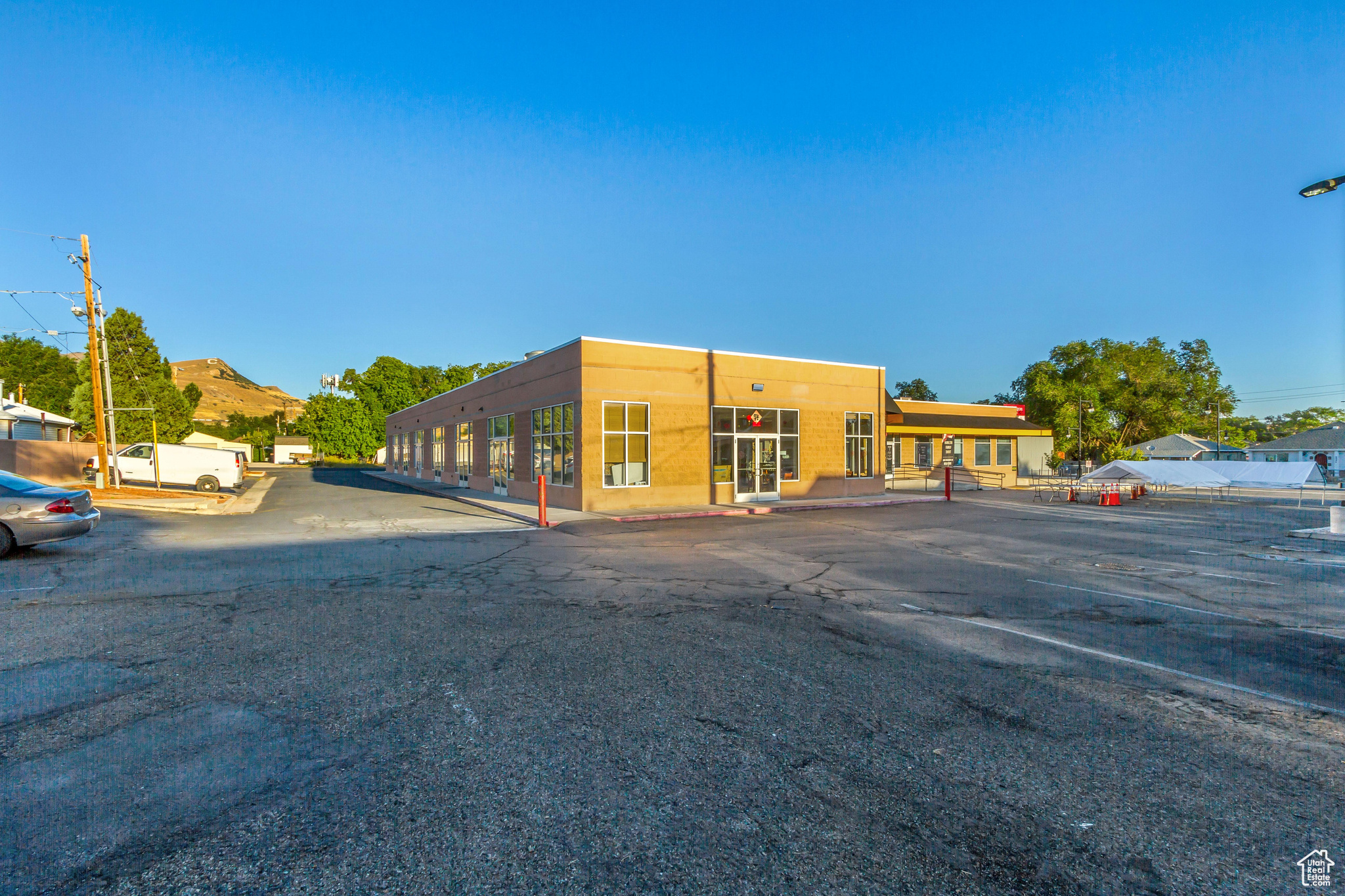 OQUIRRH HILLS SUB - Commercial Lease