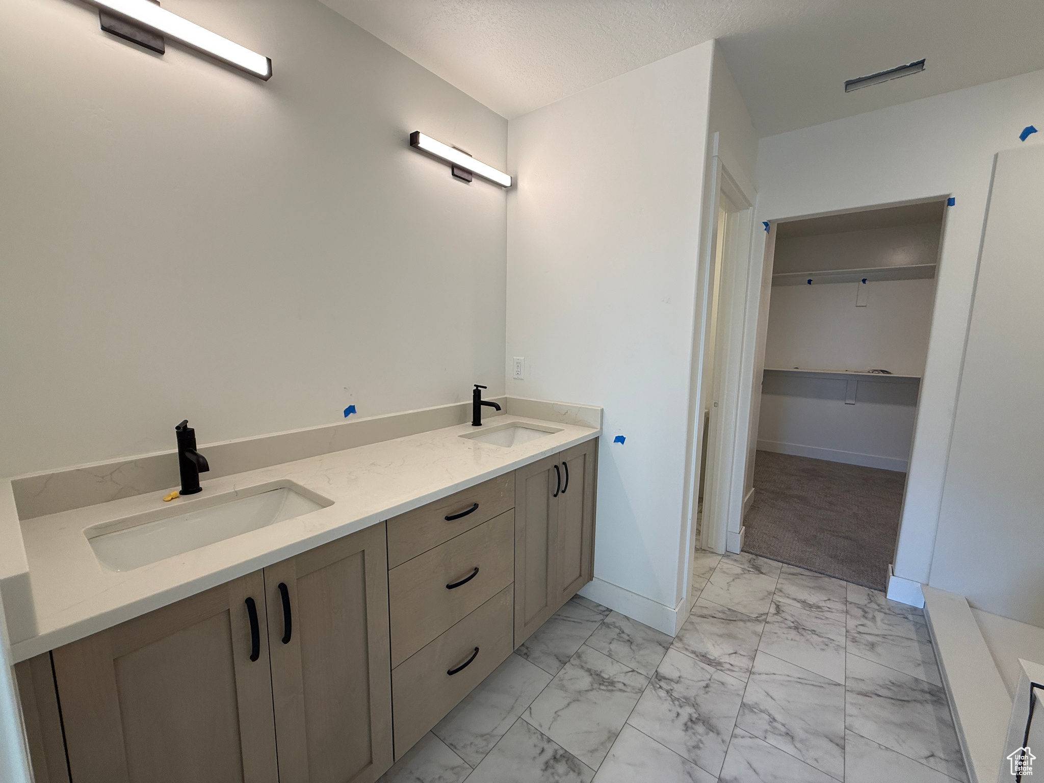 RIVERWOOD - Residential