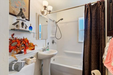 Tiny photo for 224 W 4600 S, Washington Terrace, UT 84405 (MLS # 2142783)