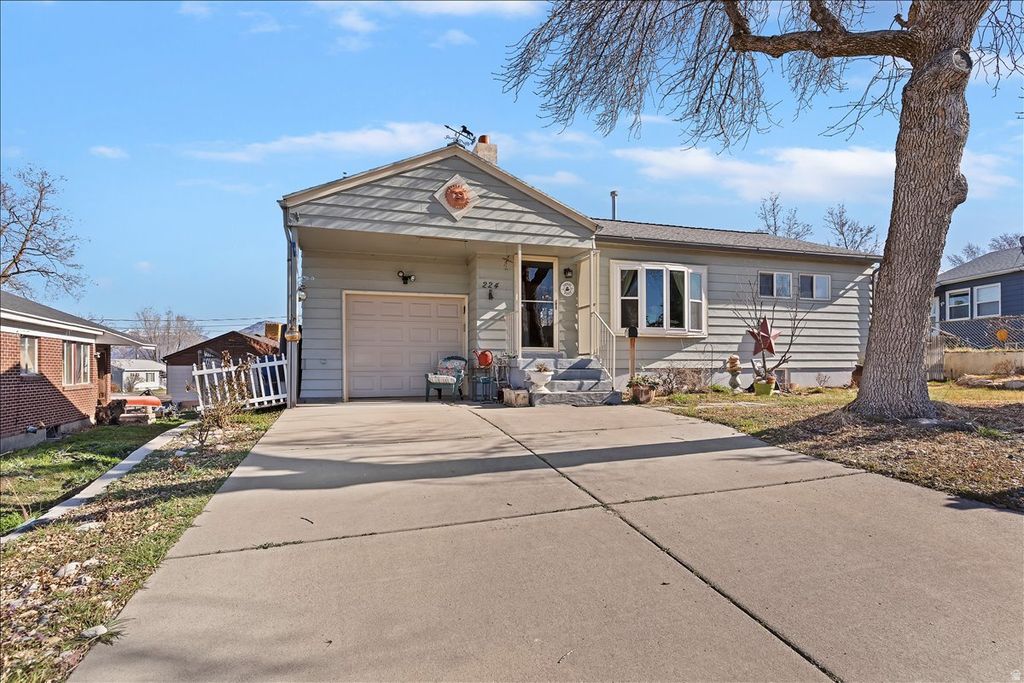 Photo of 224 W 4600 S, Washington Terrace, UT 84405 (MLS # 2142783)