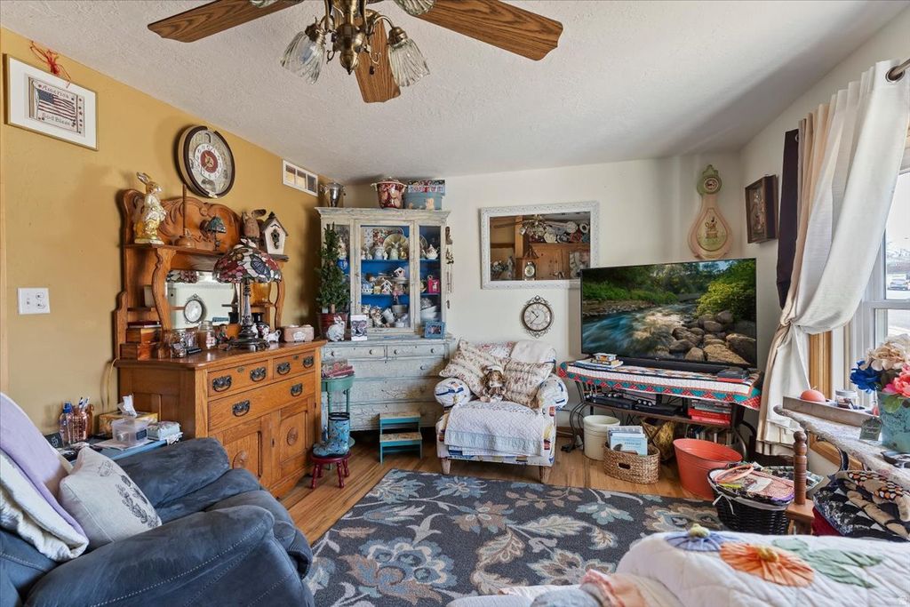 Photo of 224 W 4600 S, Washington Terrace, UT 84405 (MLS # 2142783)