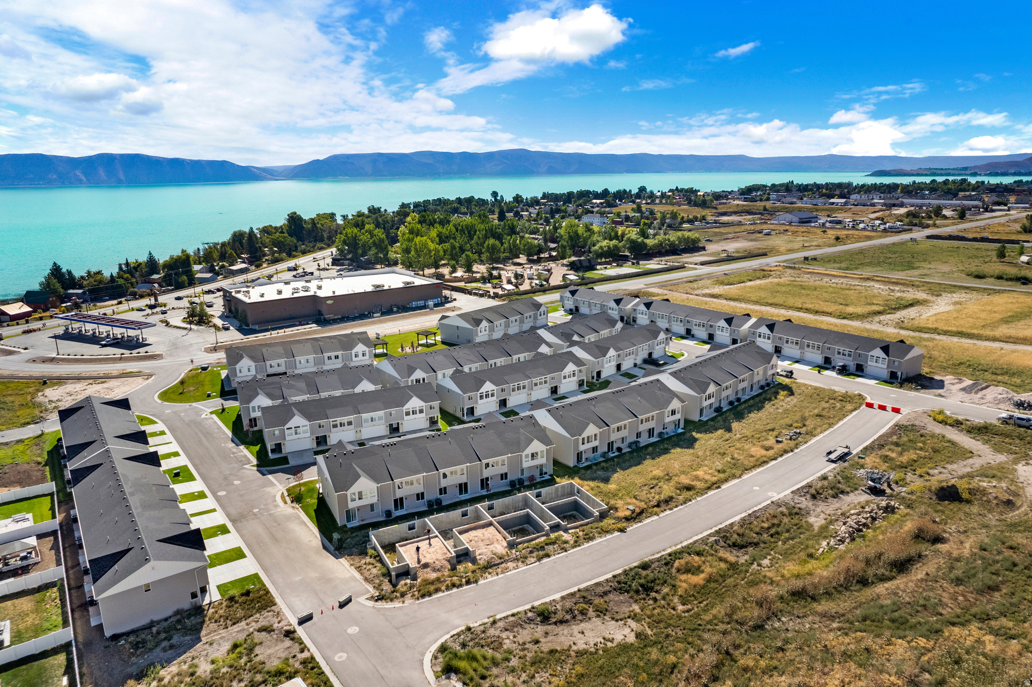 PARADISE PARKWAY - Residential