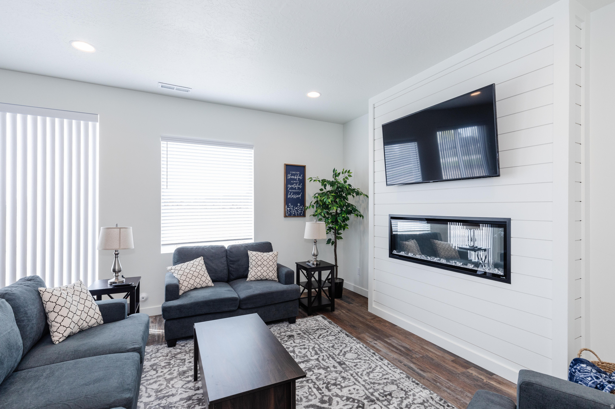 PARADISE PARKWAY - Residential