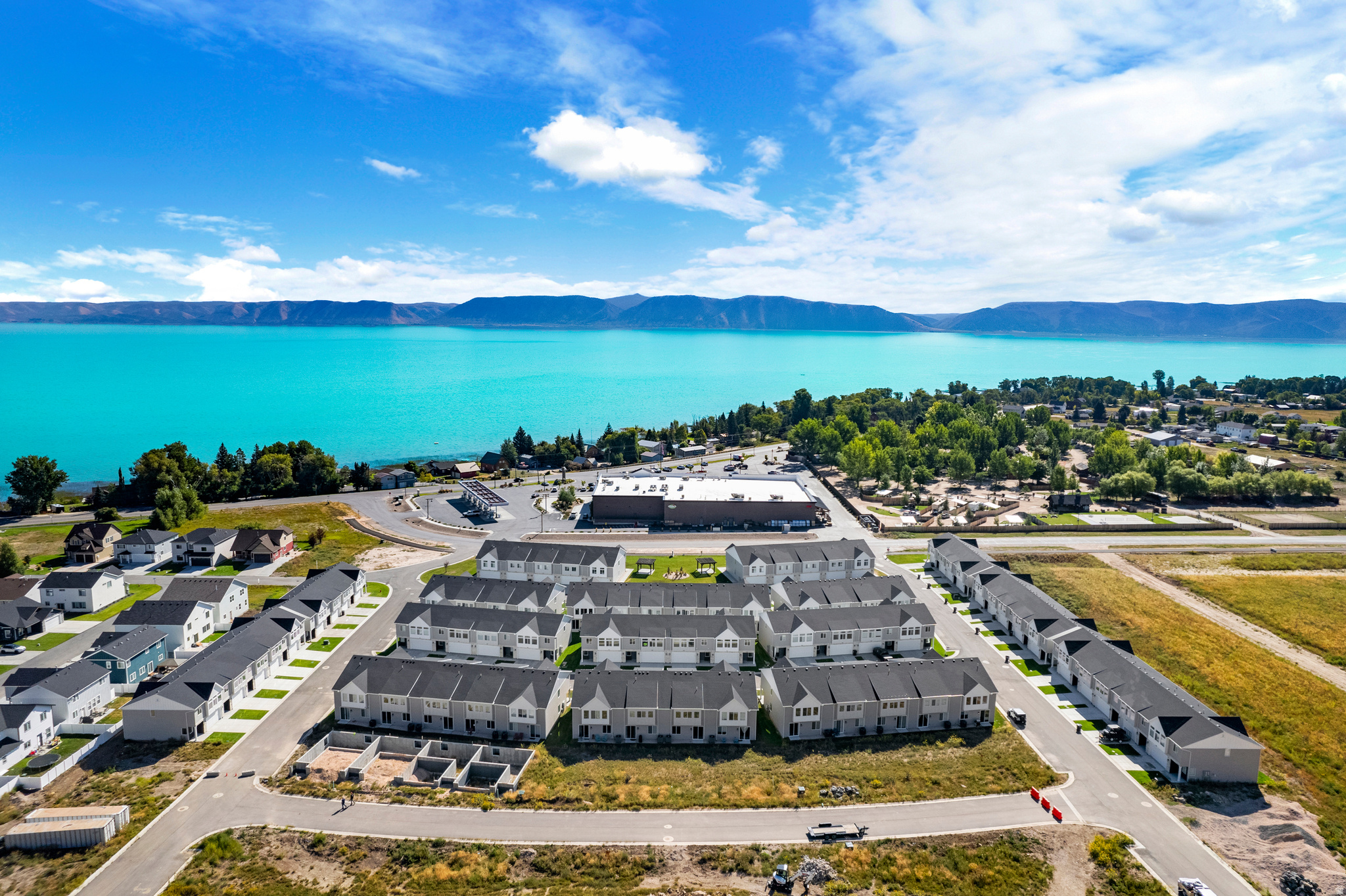 PARADISE PARKWAY - Residential