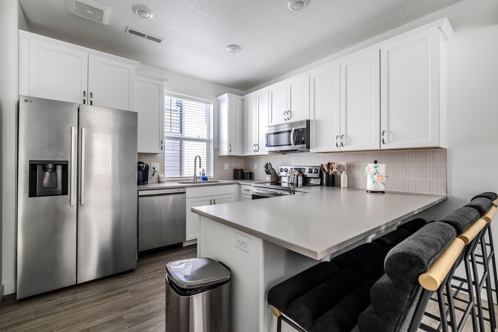 Photo of 303 W AZURE SKY LN #5-28, Salt Lake City, UT 84103 (MLS # 2145820)