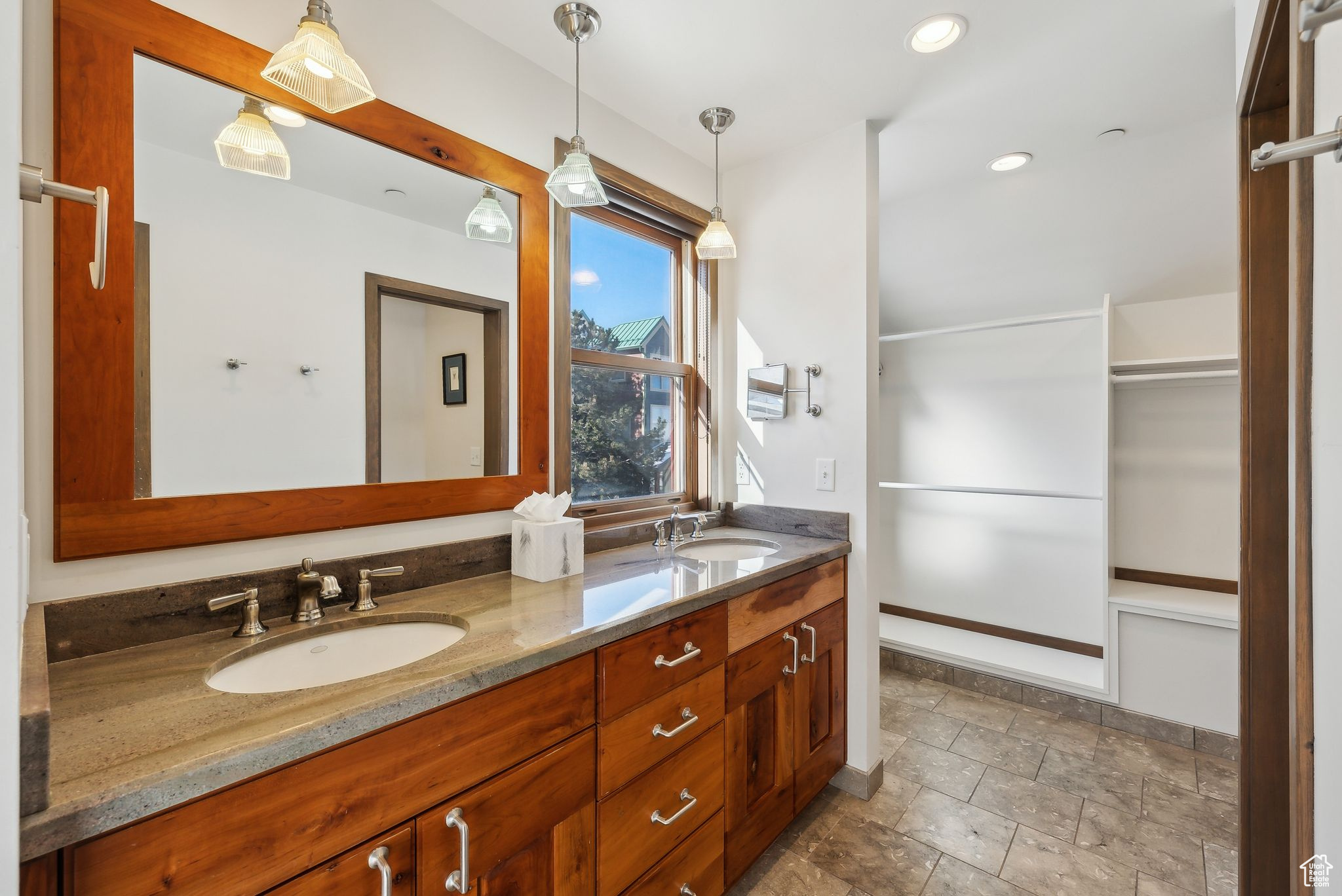 Park City, Utah 84060, United States, 4 Bedrooms Bedrooms, ,3 BathroomsBathrooms,Residential,Pending,180839