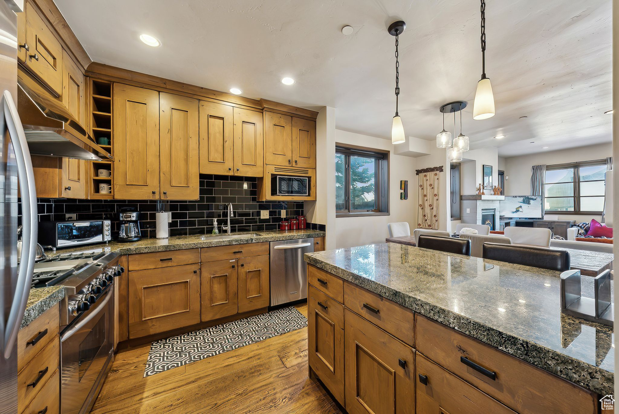 Park City, Utah 84060, United States, 4 Bedrooms Bedrooms, ,3 BathroomsBathrooms,Residential,Pending,180839