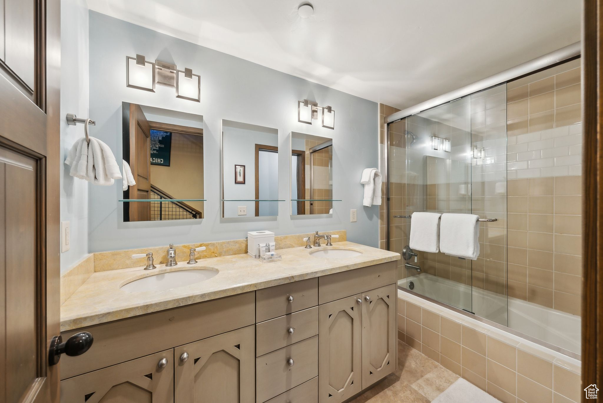 Park City, Utah 84060, United States, 4 Bedrooms Bedrooms, ,3 BathroomsBathrooms,Residential,Pending,180839