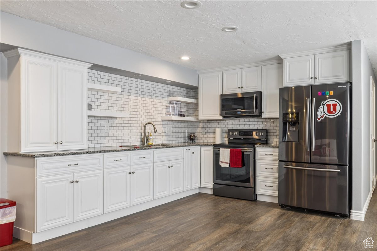COOK'S COUNTRY COVE - Residential
