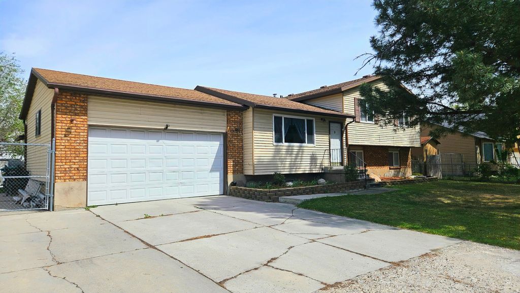 Photo of 6679 S 3235 W, West Jordan, UT 84084 (MLS # 2153501)