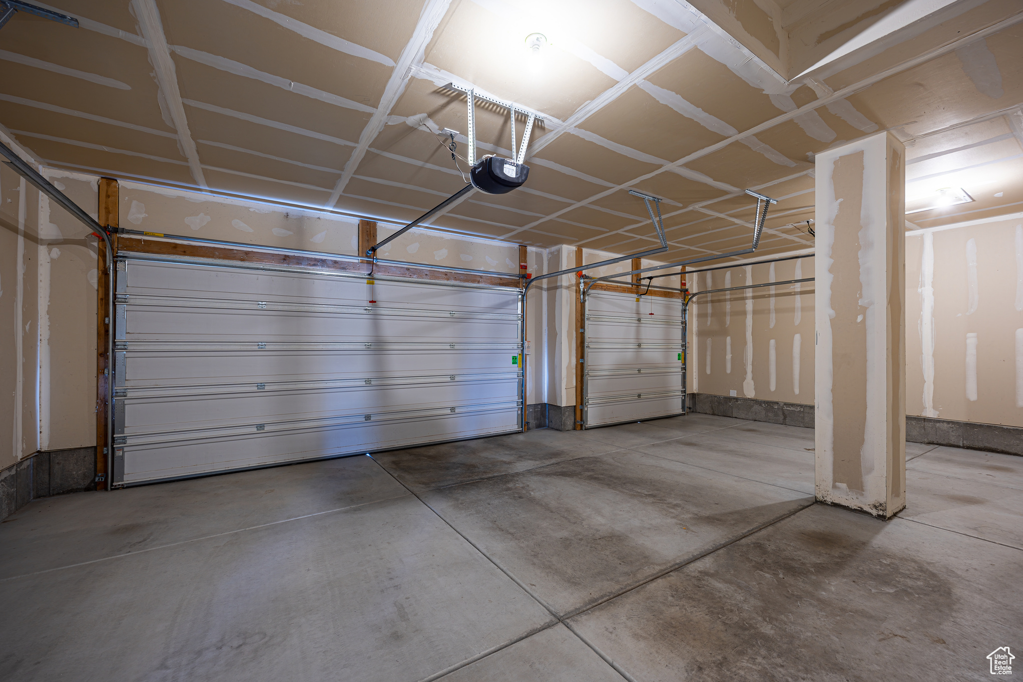 BROADVIEW  SHORES - Residential