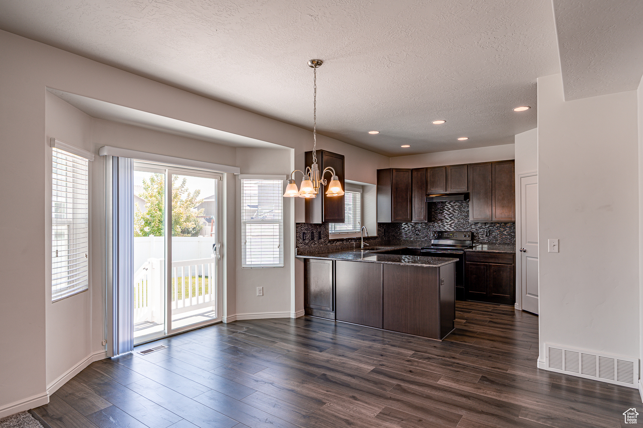 BROADVIEW  SHORES - Residential