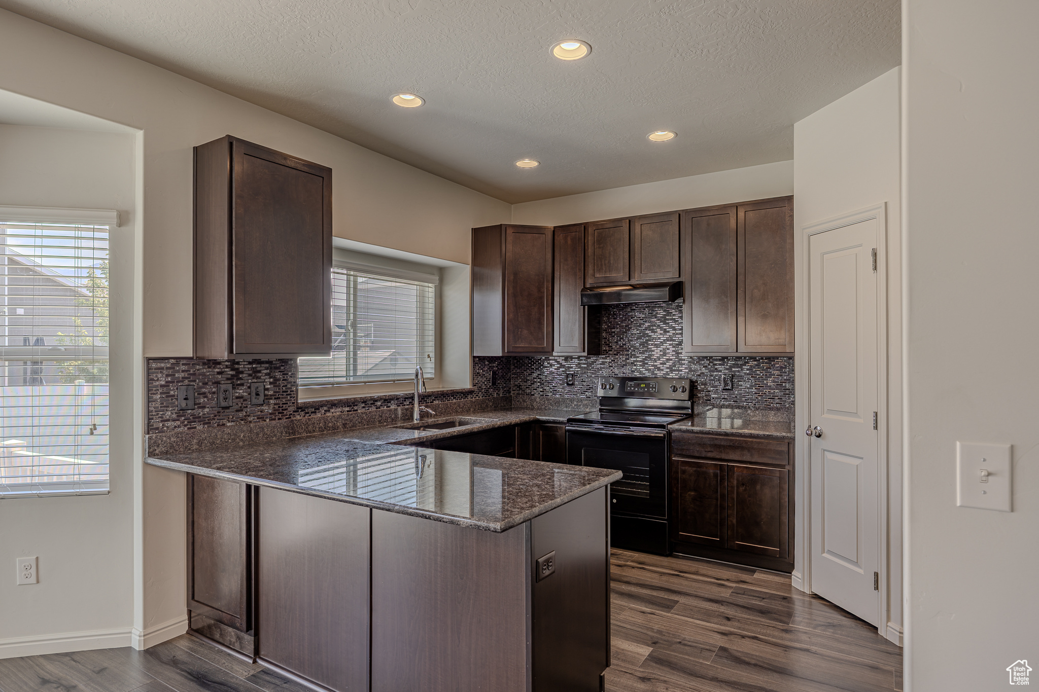 BROADVIEW  SHORES - Residential